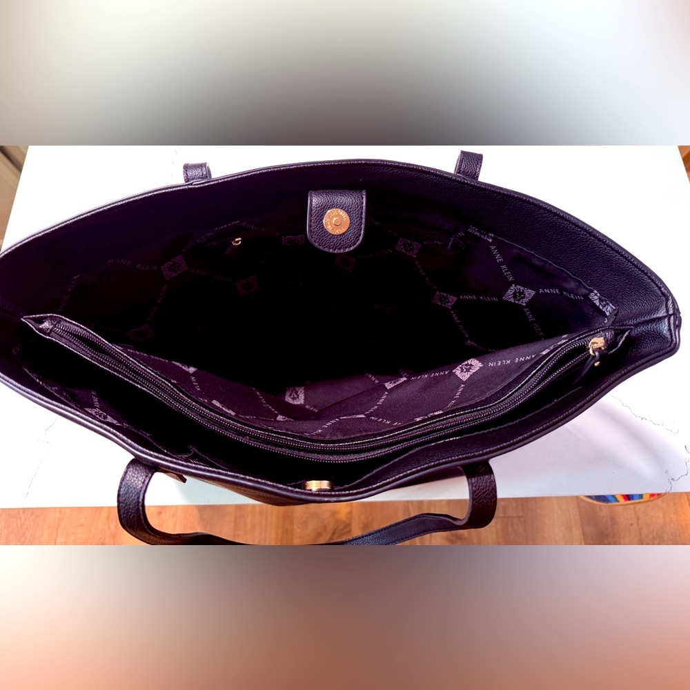 Women’s Anne Klein - Solid Black Faux Leather Tote Handbag - Excellent Condition - Picture 6 of 12